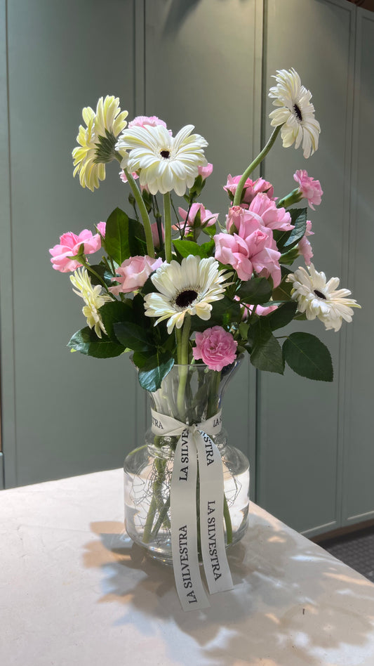 Arreglo de gerberas y mini rosas